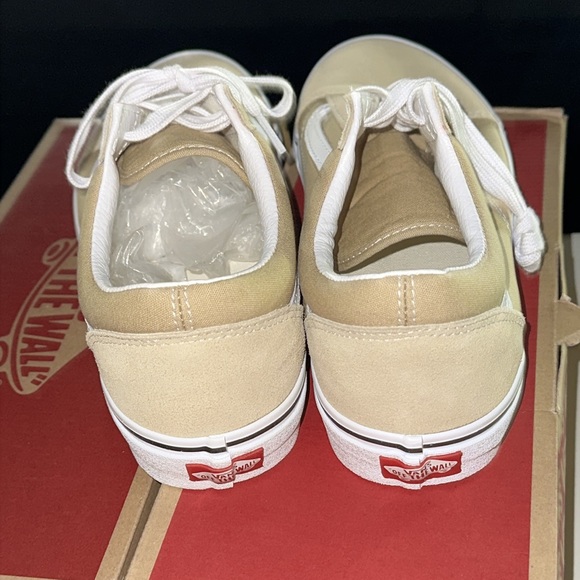 Vans - Picture 3 of 4